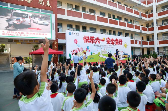 “快乐六一 安全童行”安全教育进校园活动在华悦学校开展