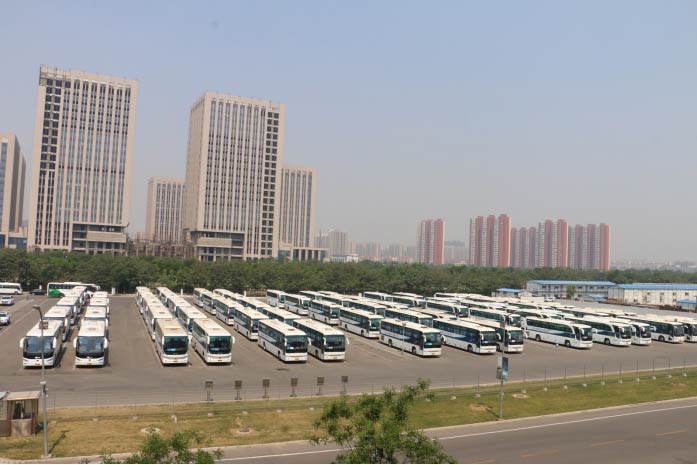 截至去年年底已经投入运营的福田欧辉通勤班车有140台，服务北京奔驰员工通勤保障