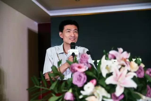 交通运输部科学研究院高级工程师、交通科技传媒总编辑熊燕舞在活动上分享“客运市场运行趋势及转型创新思考”