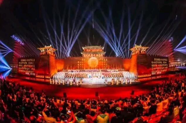 银隆纯电动客车亮相狂欢盛宴