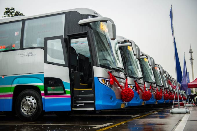 上海空港巴士再次批量采购25辆斯堪尼亚TOURING统领客车