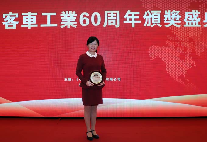 安凯客车总工程师洪洋女士被评为“中国客车工业60周年 十大卓越贡献人物”，成为客车行业唯一获此殊荣的女性卓越贡献者。