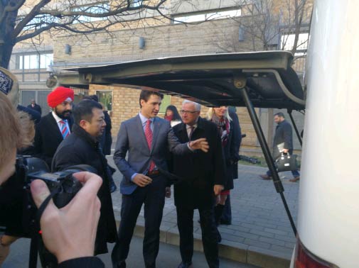 加拿大总理特鲁多参观<font color=red>福田欧辉</font>氢燃料电池客车