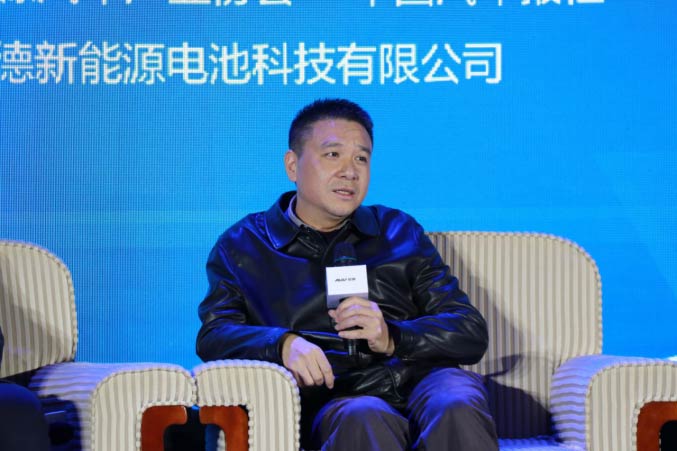 重庆交通运输控股集团有限公司副总经理 唐玉才 在客运转型升级研讨会进行经验分享