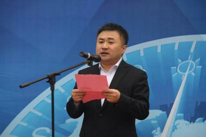 福田欧辉客车事业部国内营销公司副总经理兼城间客车业务总监杨希玉讲话
