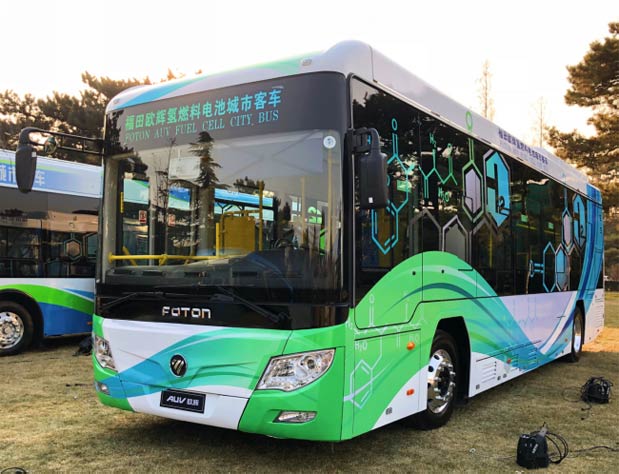 中国电动汽车百人会论坛(2018)现场，福田欧辉展出最新研发的10.5米氢燃料电池城市客车