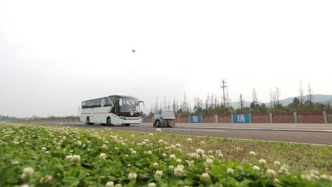 金龙客车进行AEB性能试验