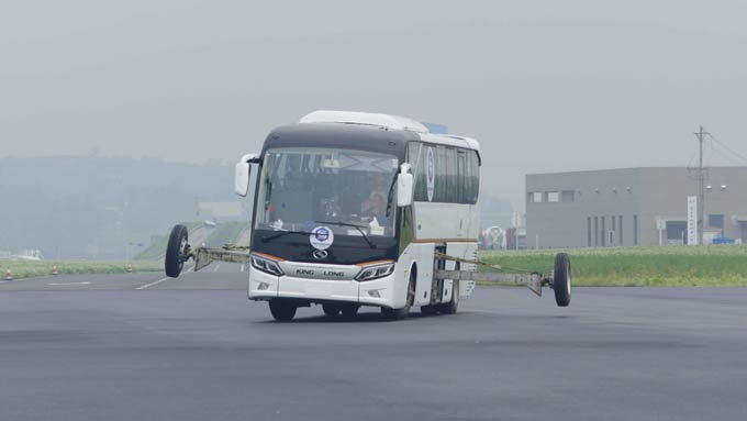 金龙客车进行ESC性能试验